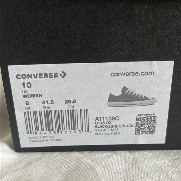 NWT: Converse Speckled Black and White Sneakers in Original Box - Picture 5 of 5